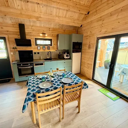 Maison De Bord De Coquillages Et Crustaces * Hauteville-sur-Mer